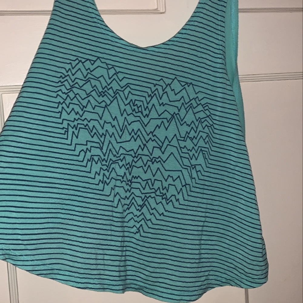 Crop Top! - Picture 2 of 3